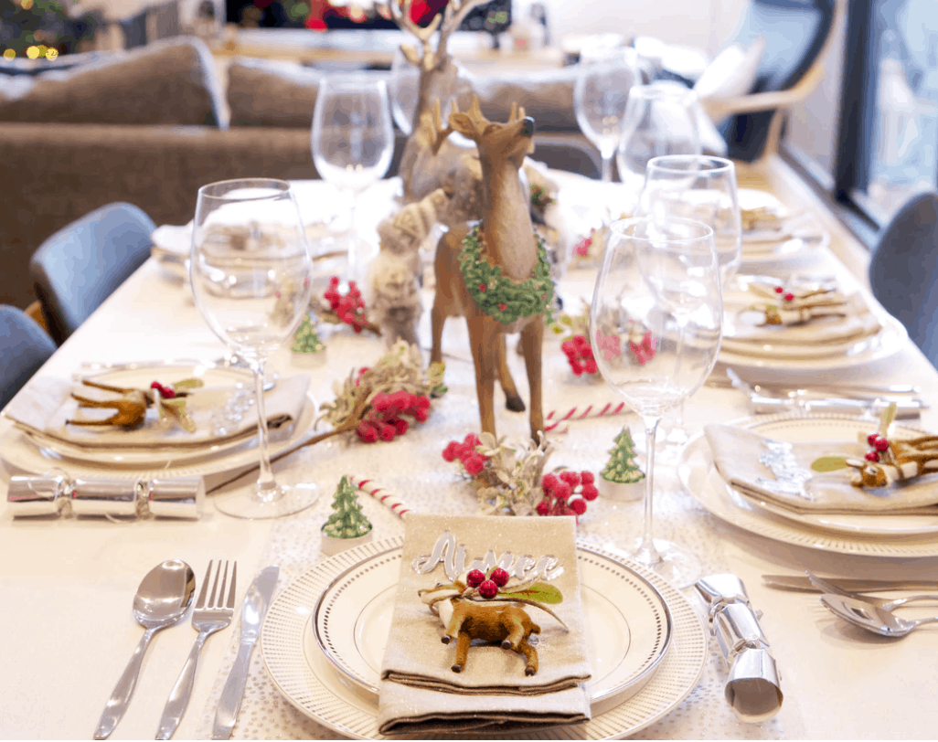 table set ready for christmas dinner